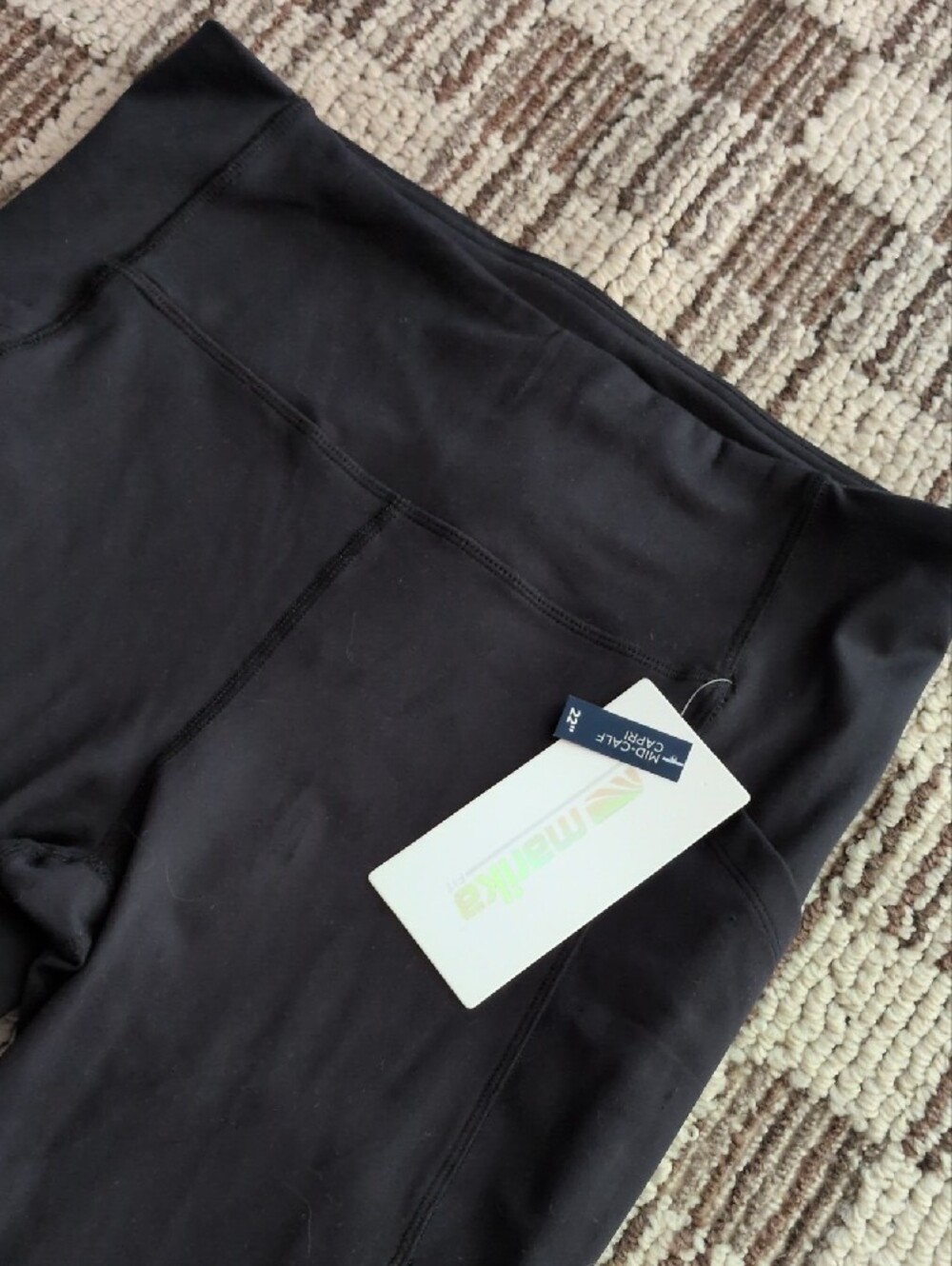 Marika Black Capri Leggings with Wide Waistband And Cell Phone Pocket 🖤🖤🖤🖤 - Picture 5 of 12